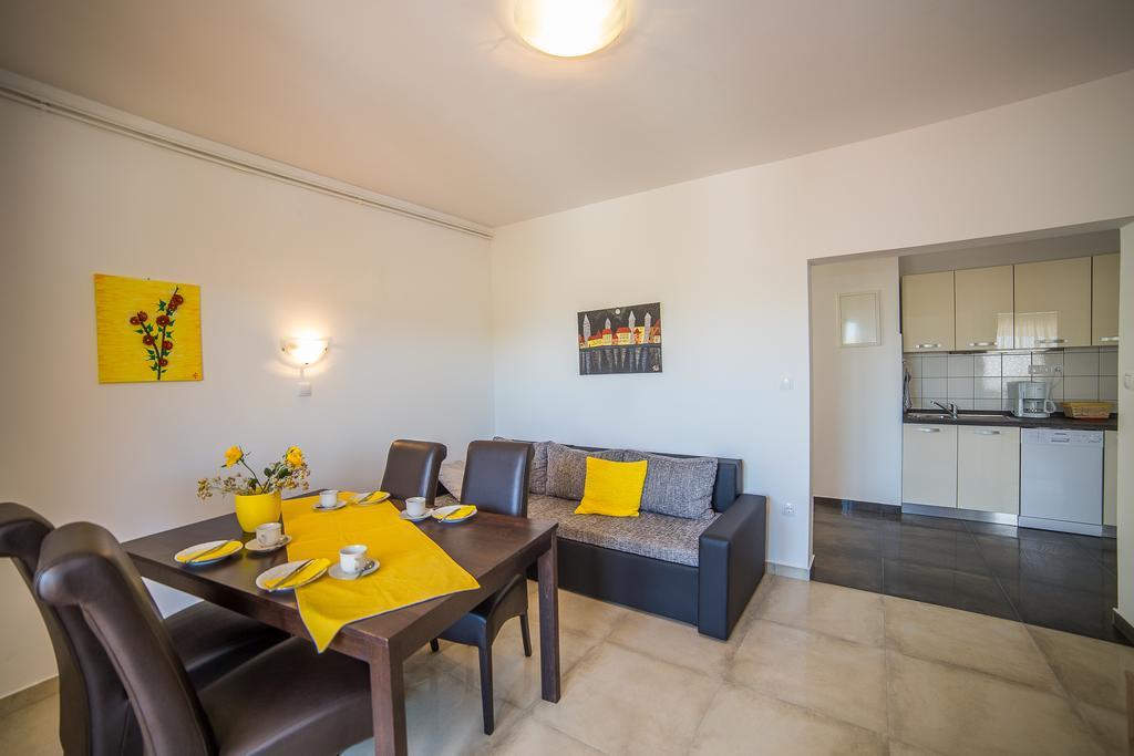 Juric Apartments-Rab Palit Exteriör bild